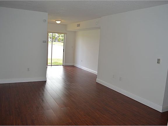 2nd image of 1250 SE 29th St Unit 101