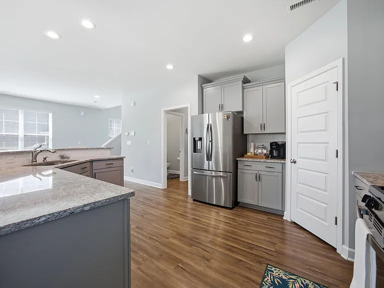 450 Hawksbill Dr — Photo 9