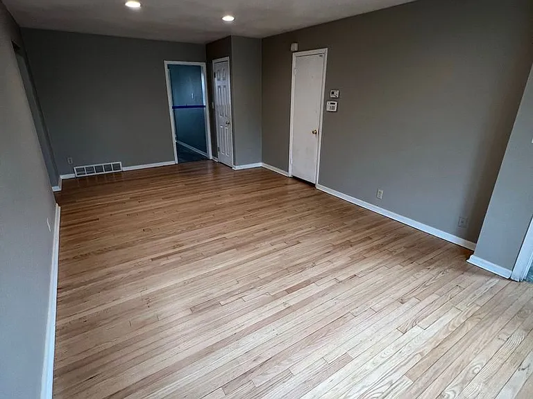 1122 E Singer Cir. (4 Unit) — Photo 1