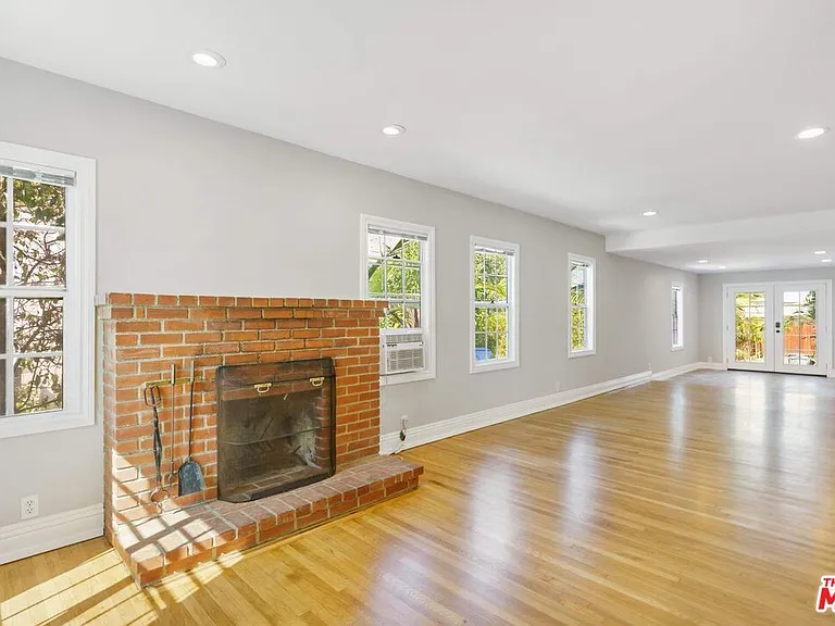 4058 Wade St — Photo 6