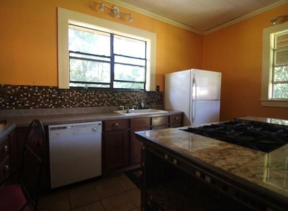 4th image of 1429 Sunset Dr