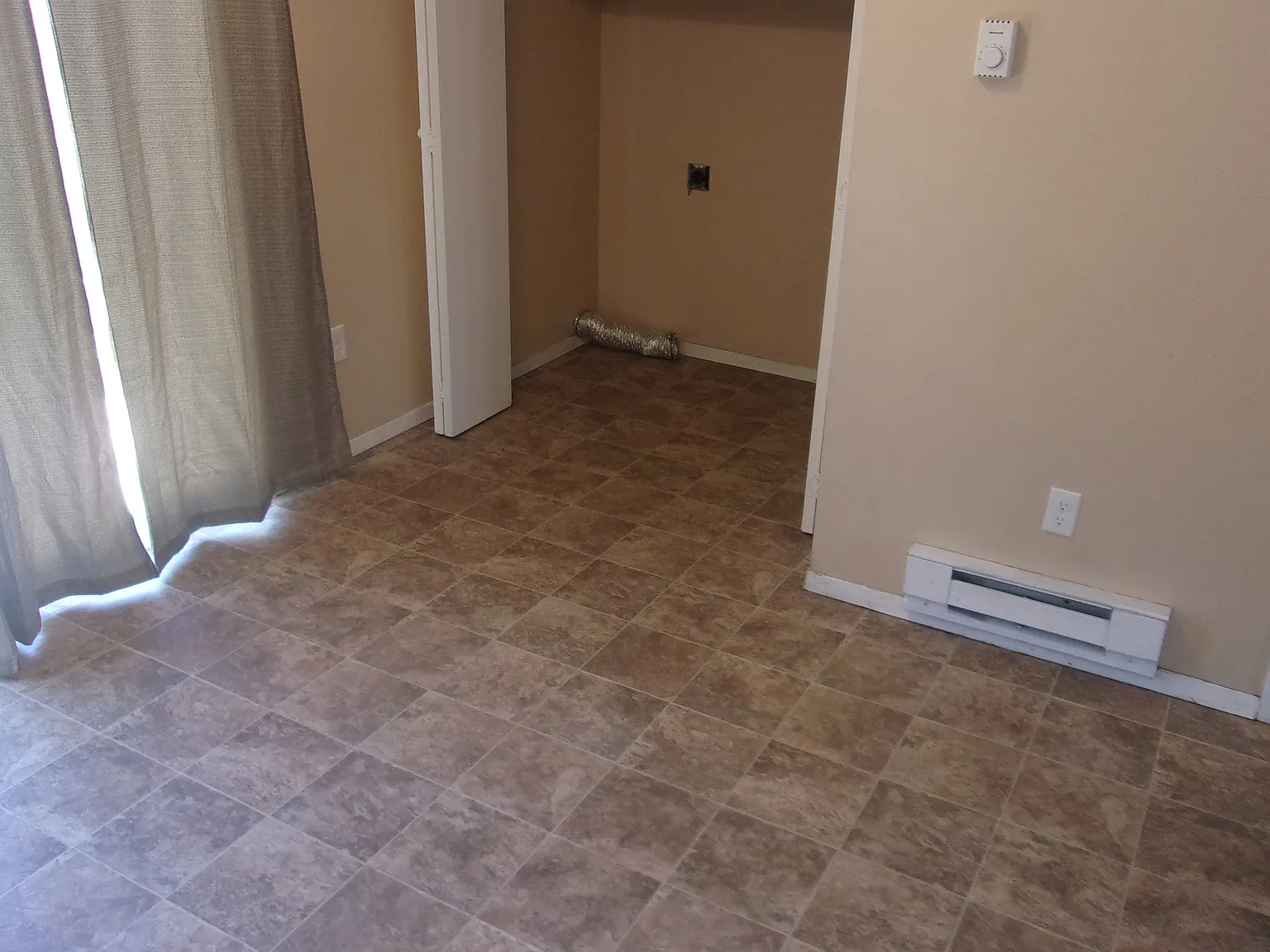 2 bed, 882 sqft, $1,300 — Photo 4