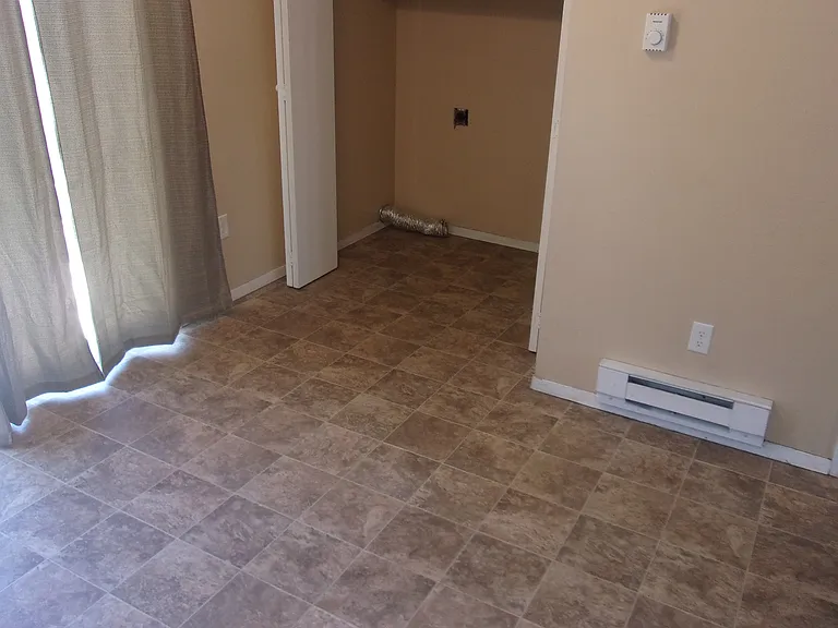 1138 Darby St — Photo 4