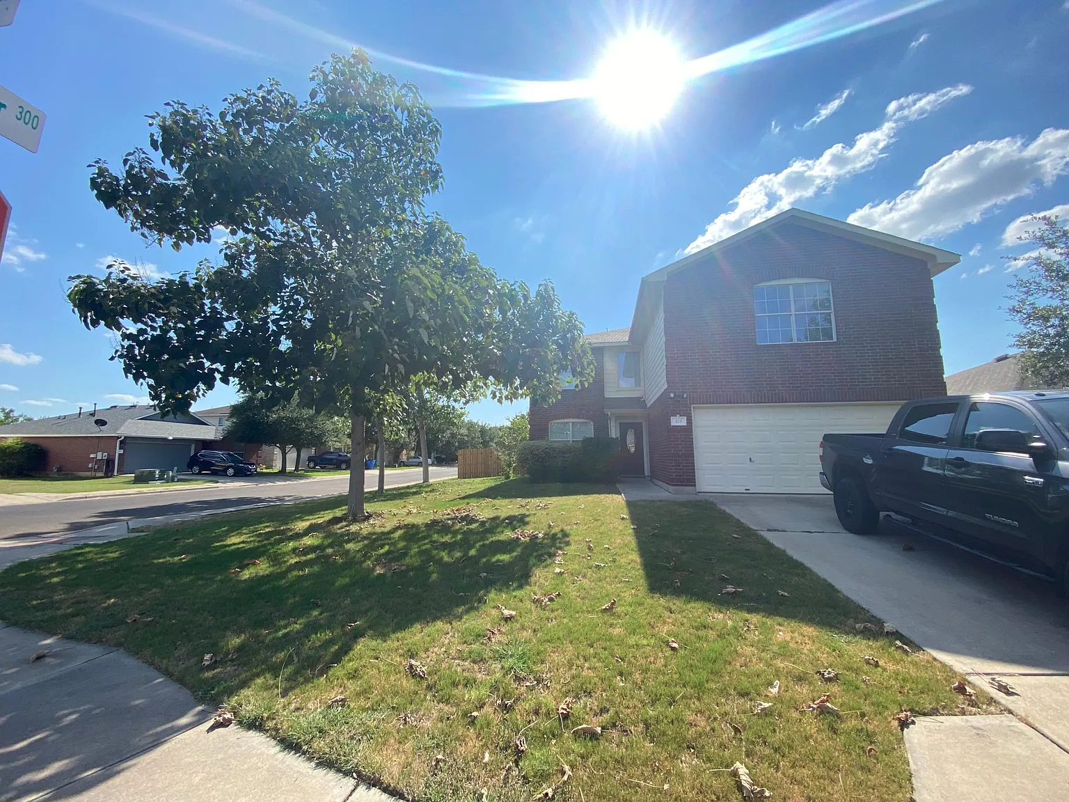 4 bed, 2413 sqft, $2,600 — Photo 2