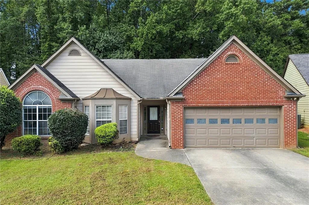 3 bed, 2.0 bath, 2034 sqft, $2,500 — Photo 1