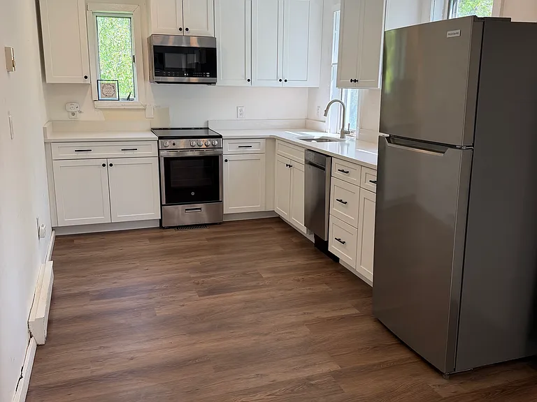 1151 Albany Post Rd — Photo 5
