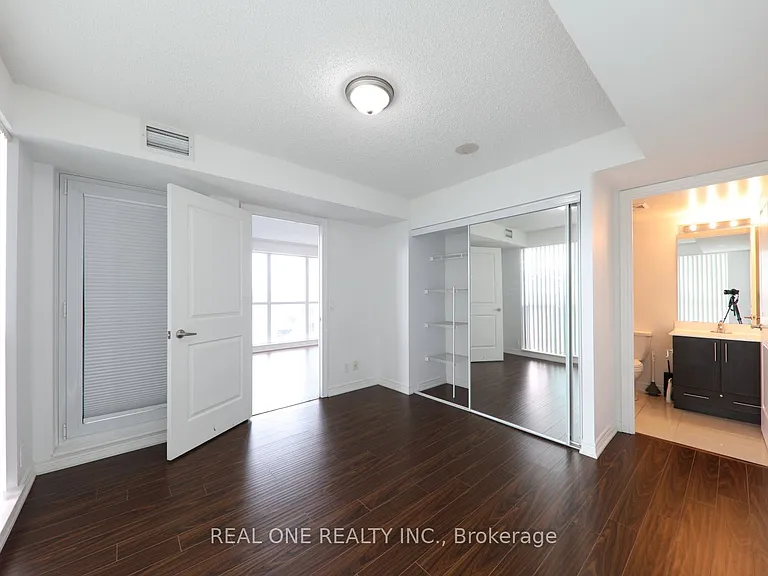 50 Town Centre Ct #1502 — Photo 8