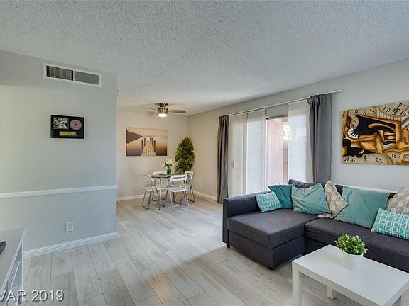3rd image of 3677 Villa Knolls East Dr
