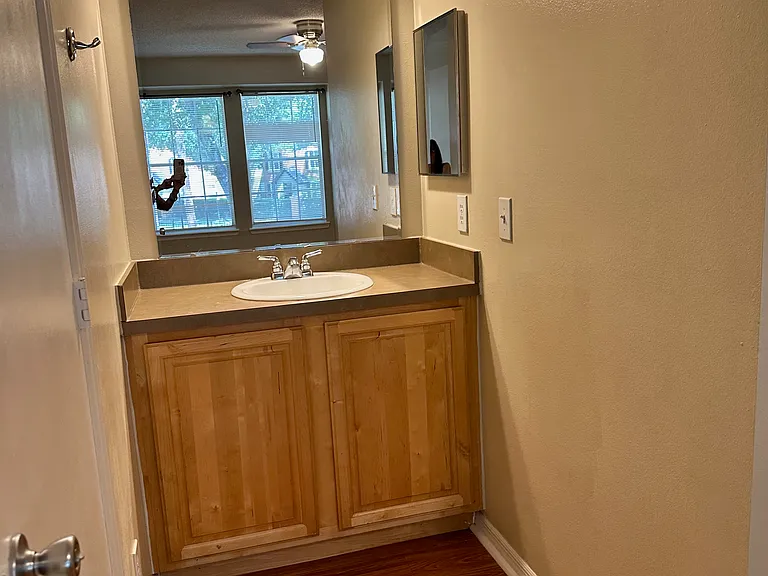 6052 Westgate Dr #203 — Photo 9