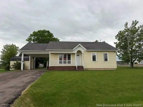 1 Woodland Ave, Petitcodiac, NB E4Z 4X4