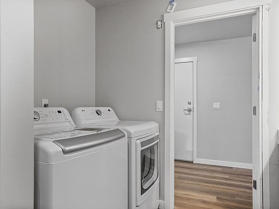 4th image of 4370 Fisher Rd NE #202