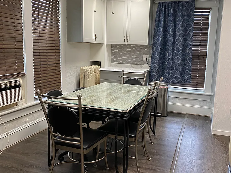 326 S Allen St #6 — Photo 3