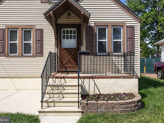 3rd image of 1615 47th St