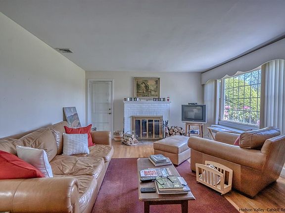 4th image of 585 Lucas Ave