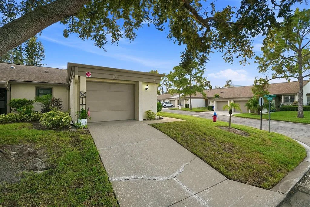 2 bed, 2.0 bath, 1320 sqft, $2,400 — Photo 3