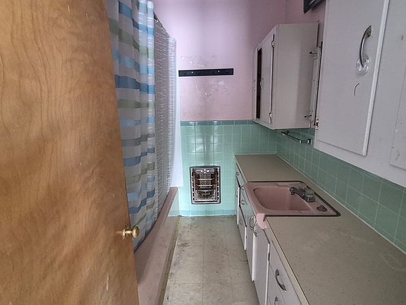 5th image of 906 N Summit St APT C
