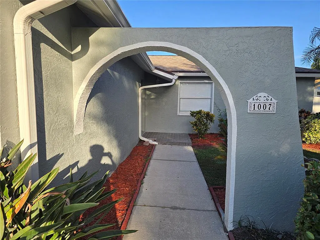 3 bed, 2.0 bath, 1508 sqft, $3,300 — Photo 2