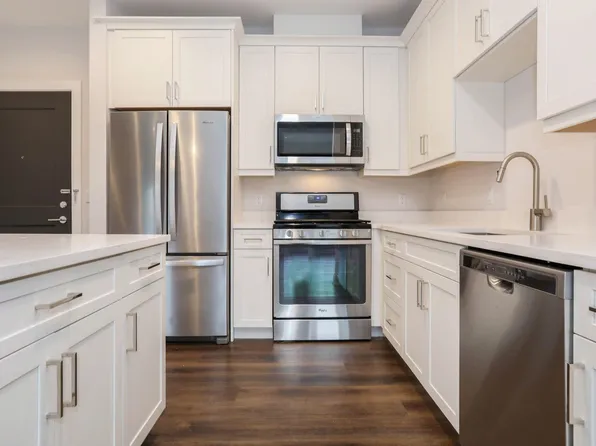 110 Market St APT 206, Saddle Brook, NJ 07663