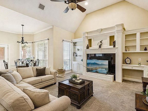 4th image of 2217 Bernie Ave