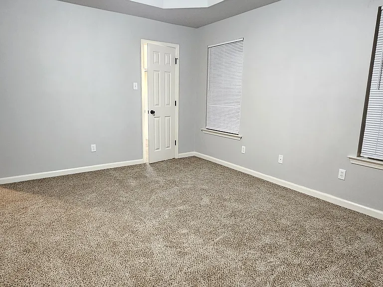 128 Plumdale Dr — Photo 10