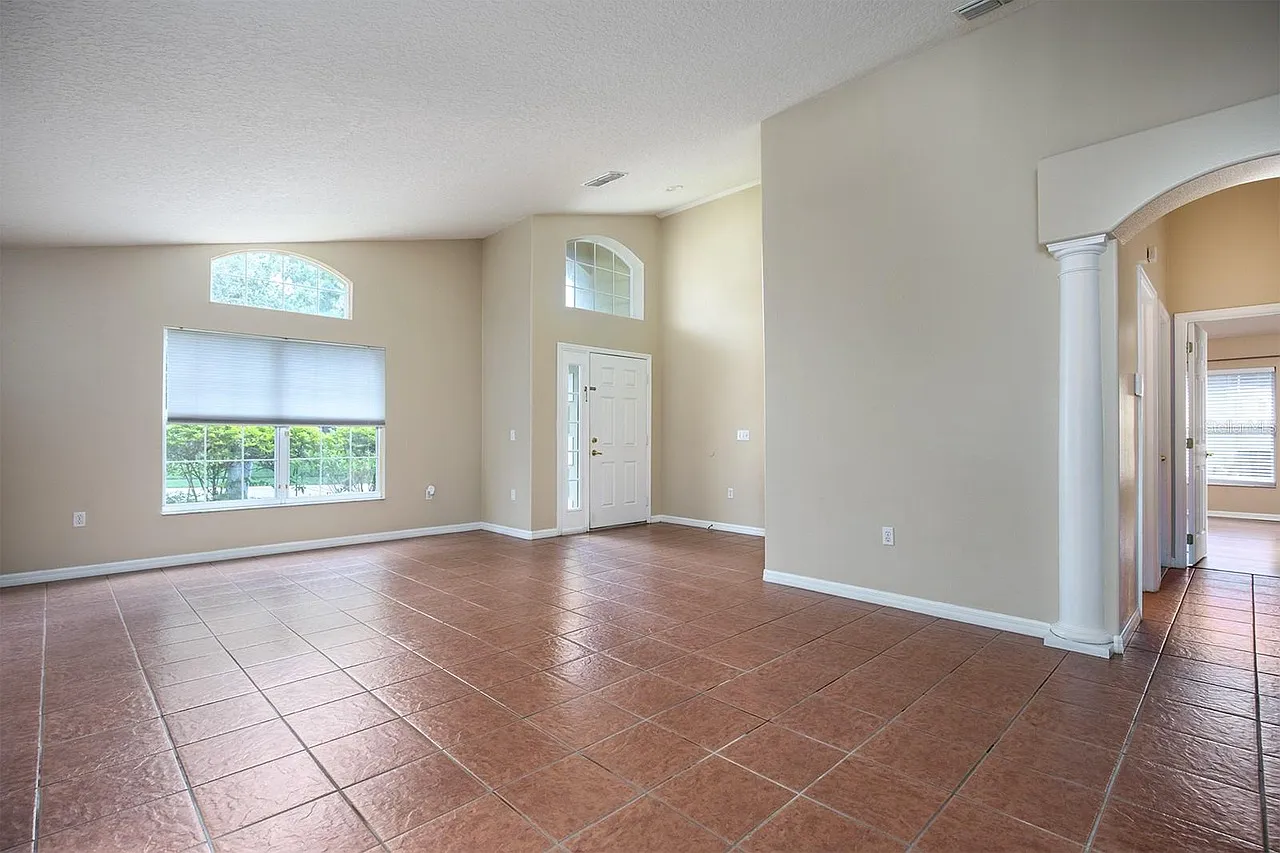 4 bed, 2150 sqft, $2,900 — Photo 2
