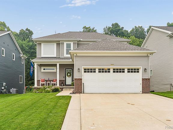 3rd image of 2105 Middle Ridge Dr