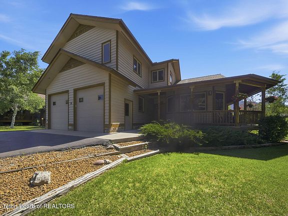 3rd image of 35 Lucy Cir