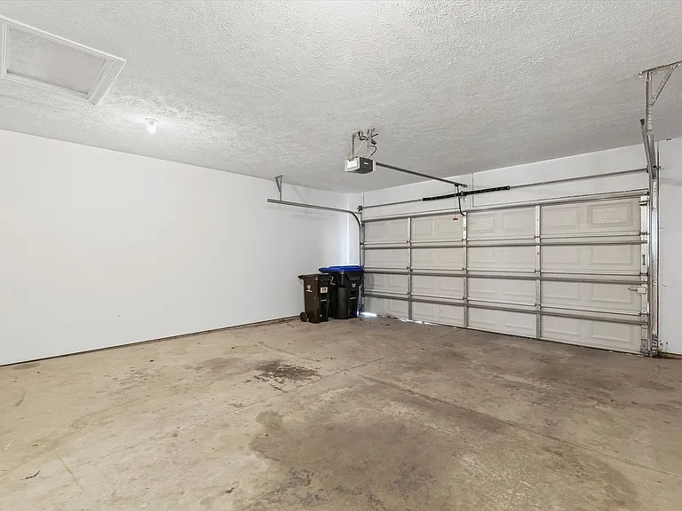 916 E Baker St — Photo 20