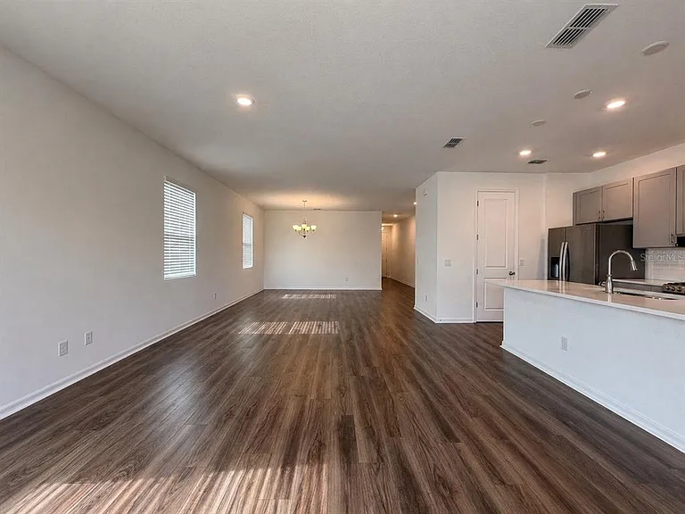 2272 Derwent Dr — Photo 12
