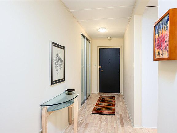 4th image of 203 N Kenilworth Ave APT 4D