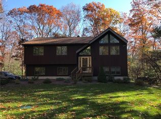 752 Hammet Rd, Coventry, RI 02816