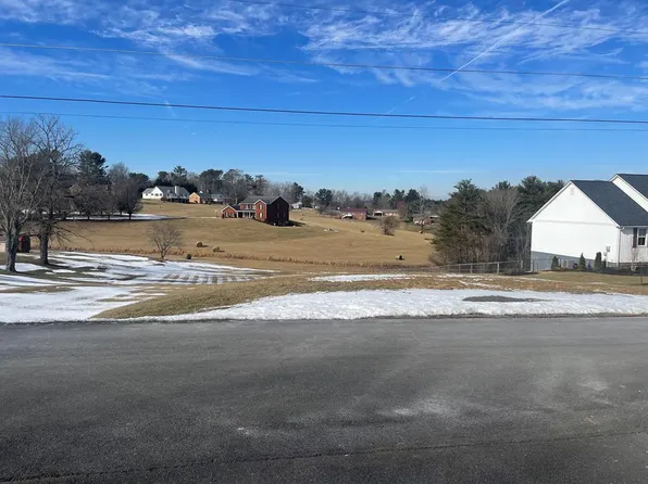 Forest Ave, Galax, VA 24333