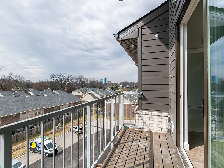 231 Walton Ave #403 — Photo 7