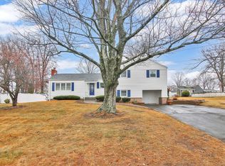 32 Countryside Ln, Suffield, CT 06078