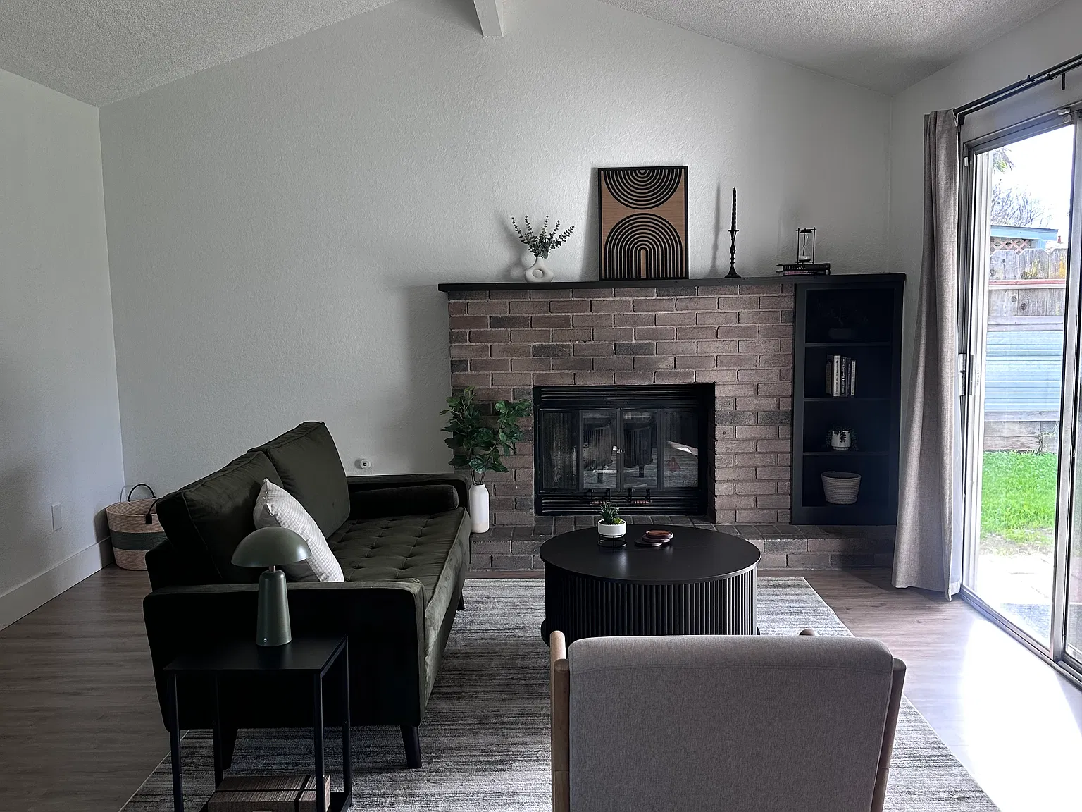 3 bed, 1202 sqft, $6,000 — Photo 4