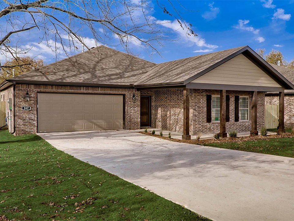 1st image of 207 N Prairie Ln