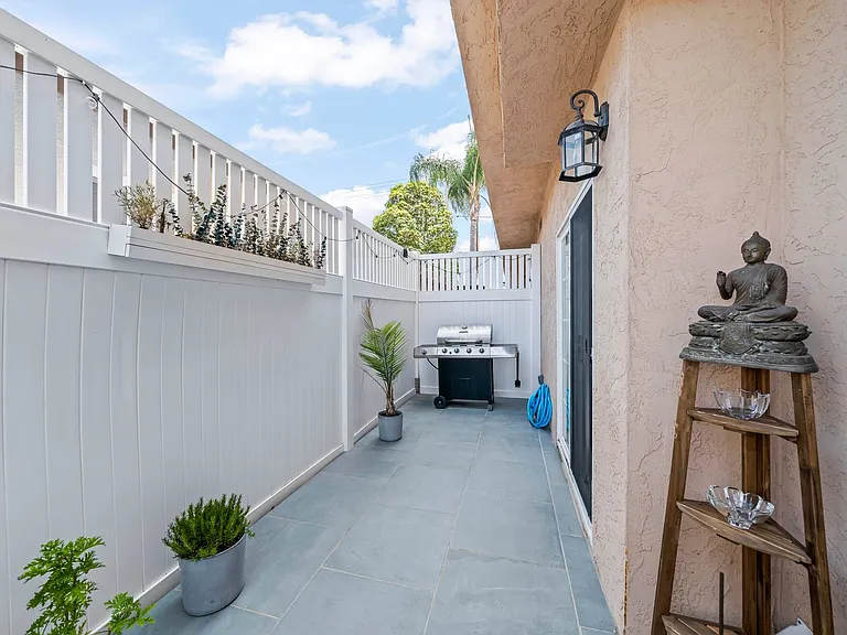 978 Elm Ave — Photo 37