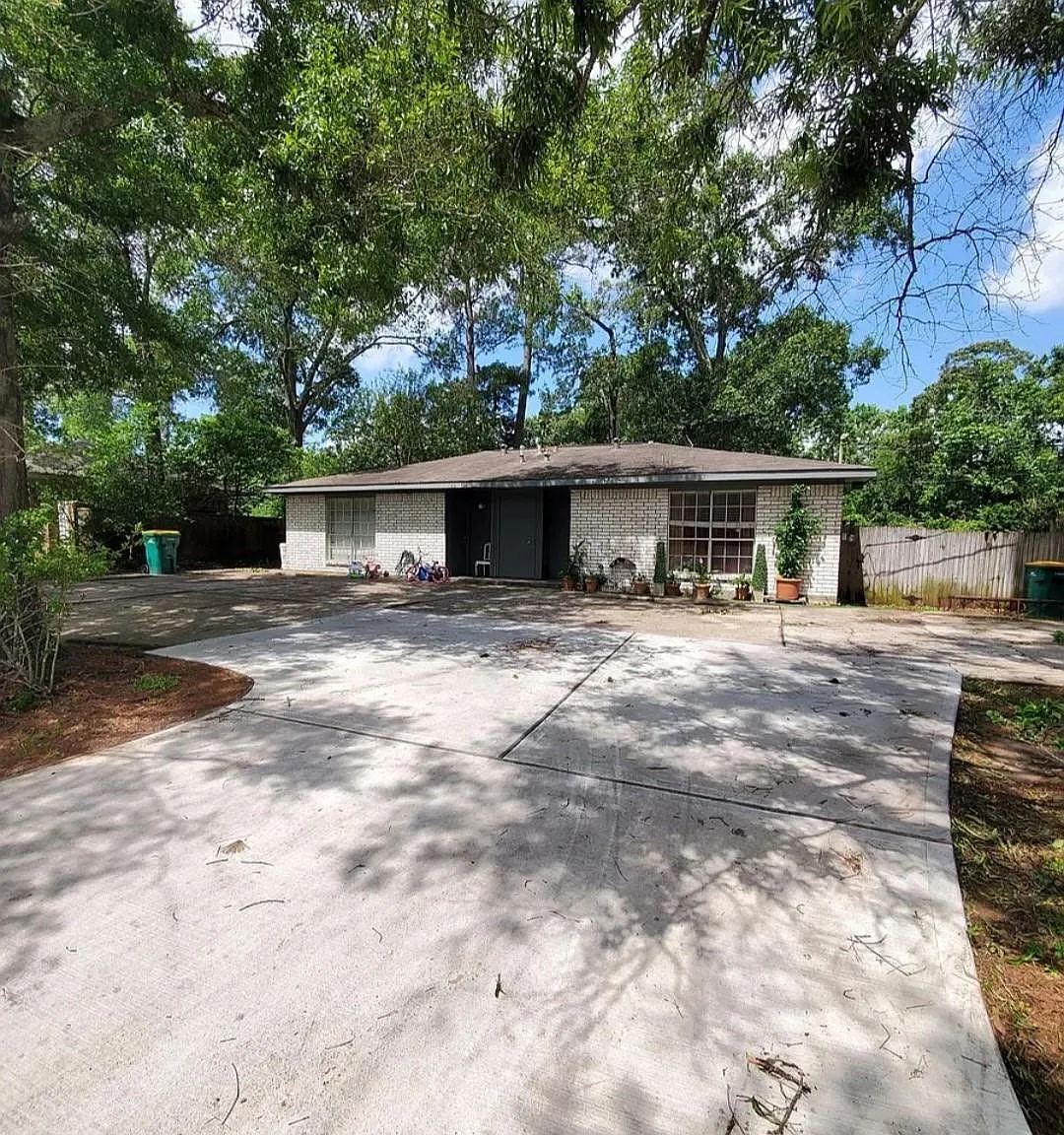 2 bed, 1.0 bath, 700 sqft, $1,200 — Photo 1