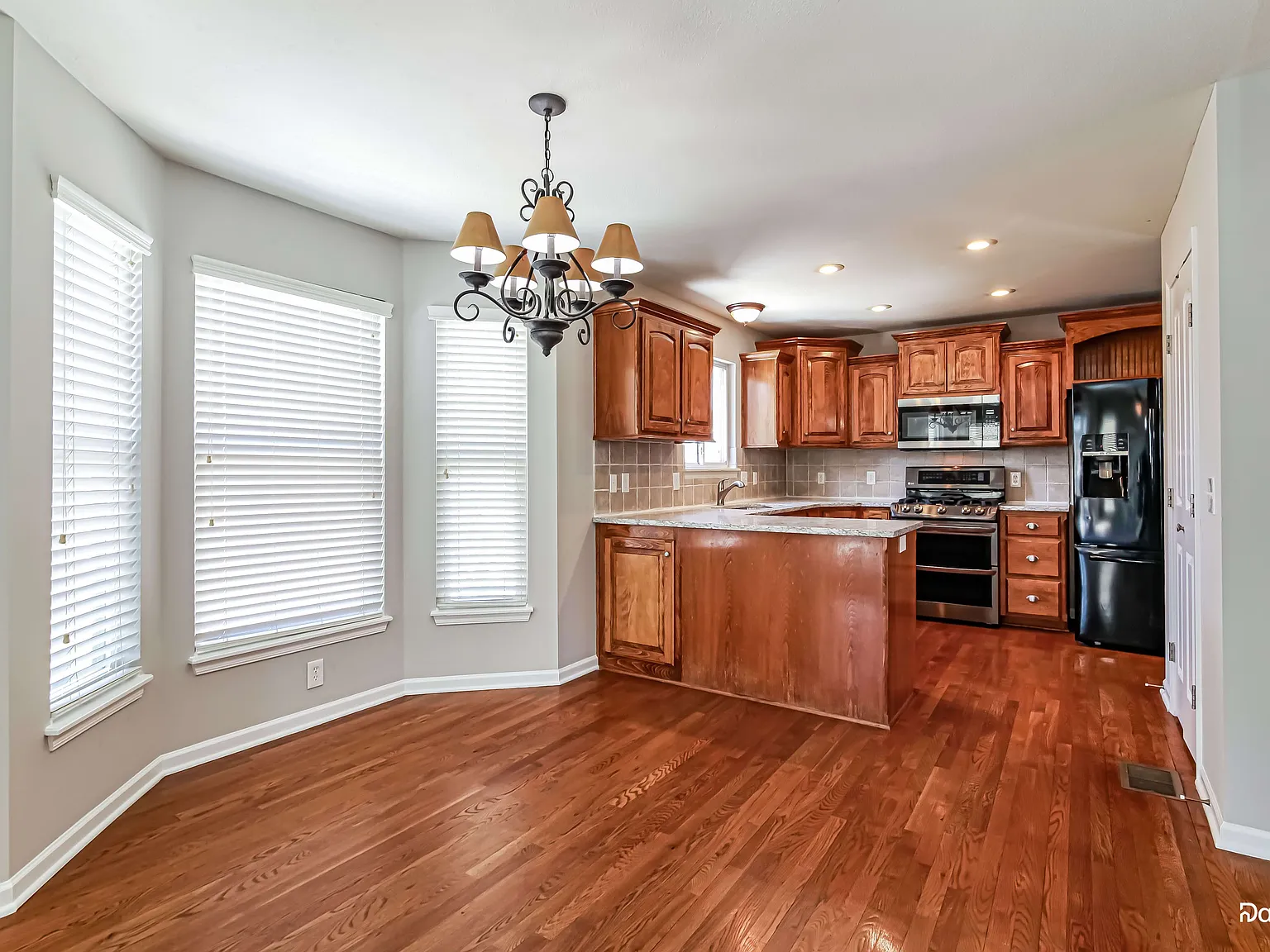 4 bed, 3.5 bath, 2960 sqft, $2,775 — Photo 4