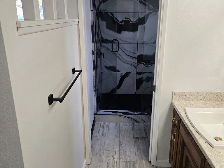 713 W Howell Ave — Photo 13