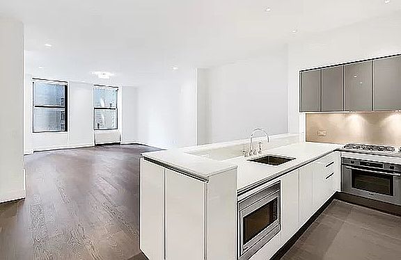 5th image of 25 Broad St APT 14T