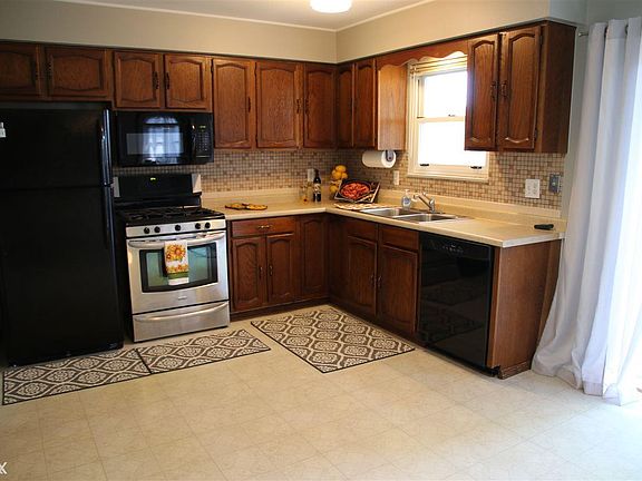 3rd image of 38754 Plainview Dr