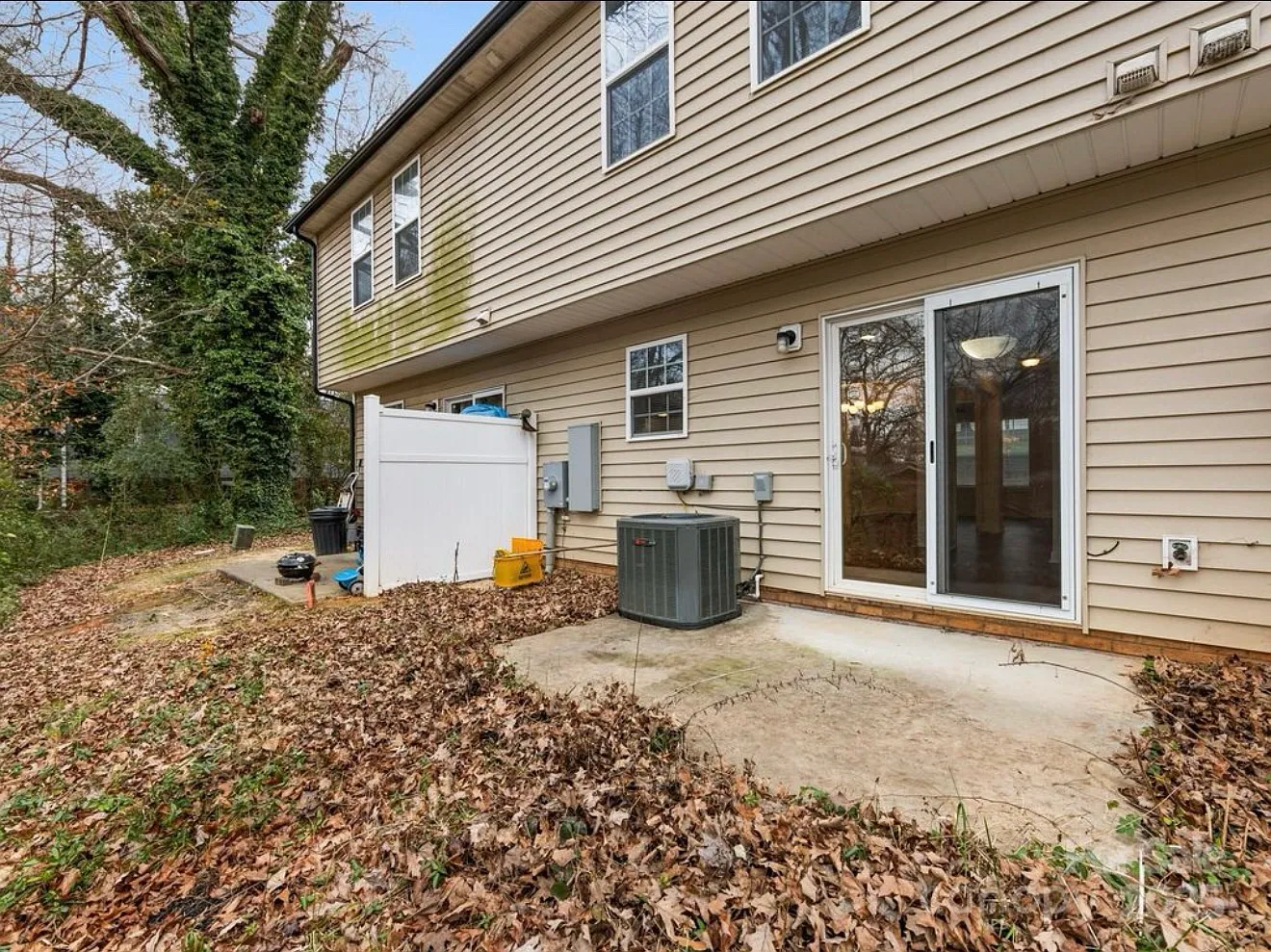 3 bed, 2.5 bath, 1260 sqft, $1,900 — Photo 4