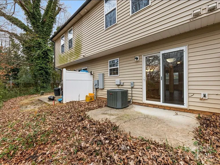 362 Hillandale St NE — Photo 4