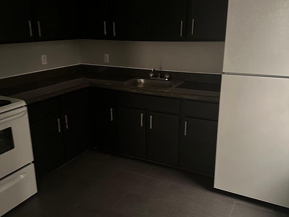 2nd image of 700 E 147th St #4