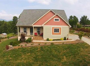 8 Fourviews Ln, Landrum, SC 29356