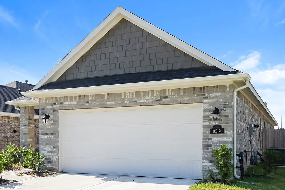 3 bed, 2.0 bath, 1653 sqft, $2,155 — Photo 4