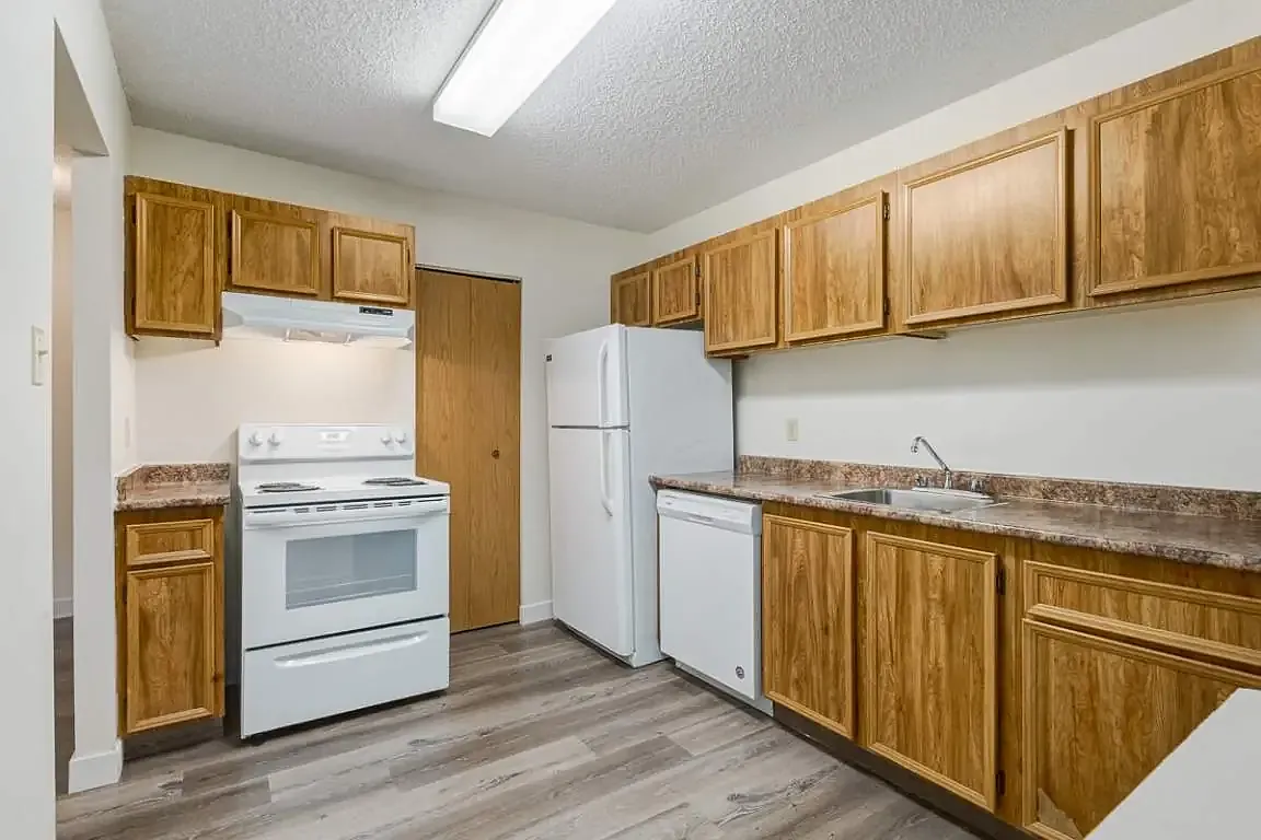 Huntington Hill Coach Homes — Photo 4