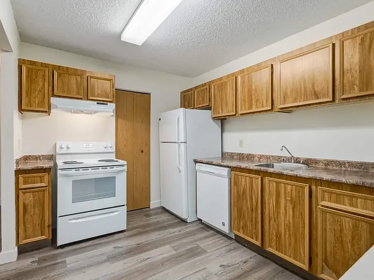 563 Huntington Hl NW #400 — Photo 4