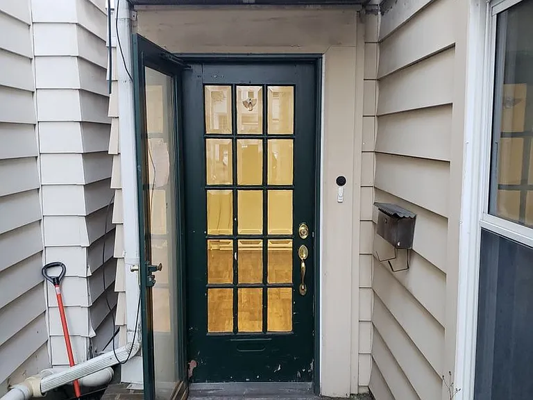 243 E Broad St — Photo 2